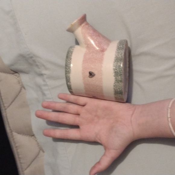 A clay watering can - Picture 6 of 6